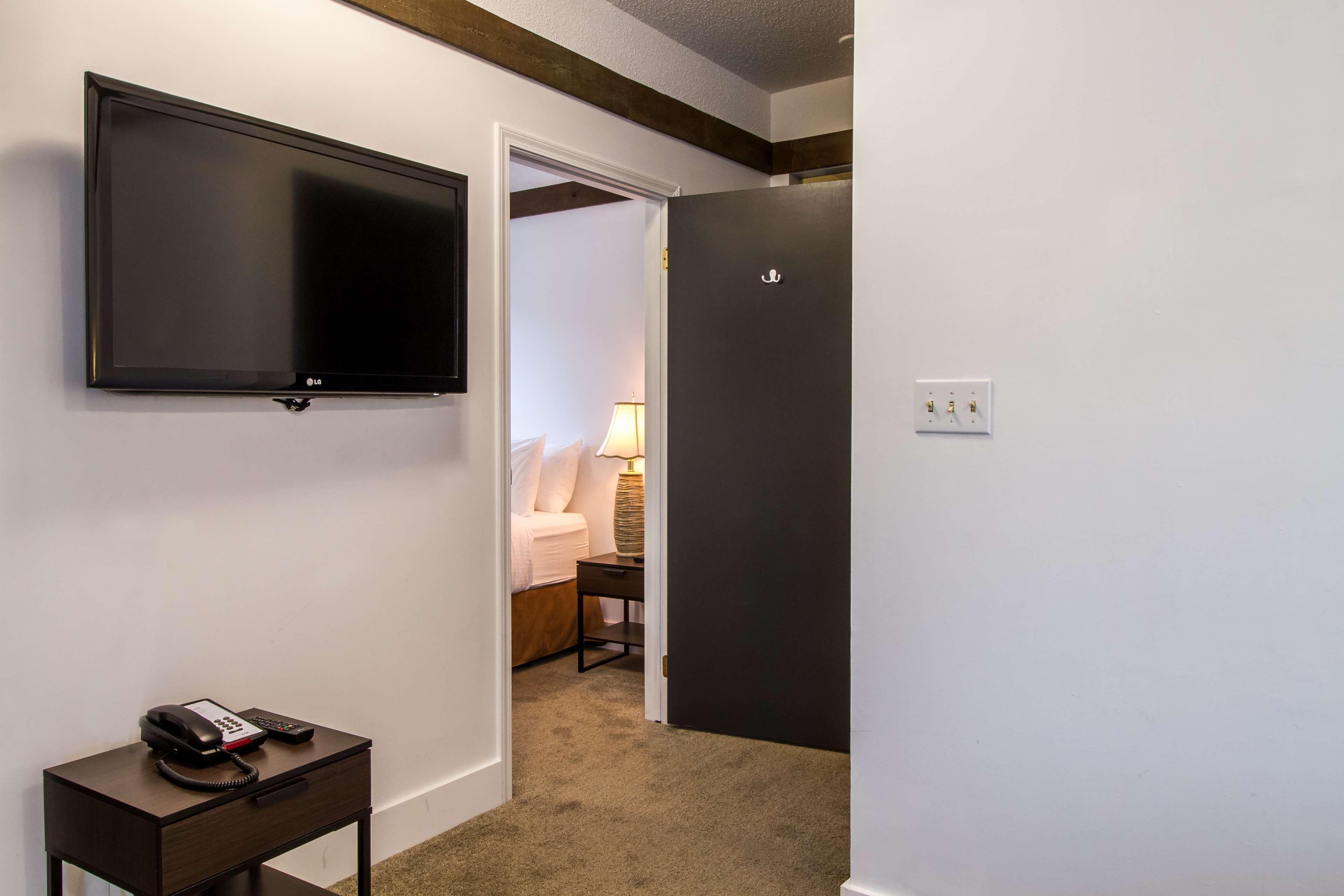 Stoke Hotel Surestay Collection By Best Western Revelstoke Exterior foto