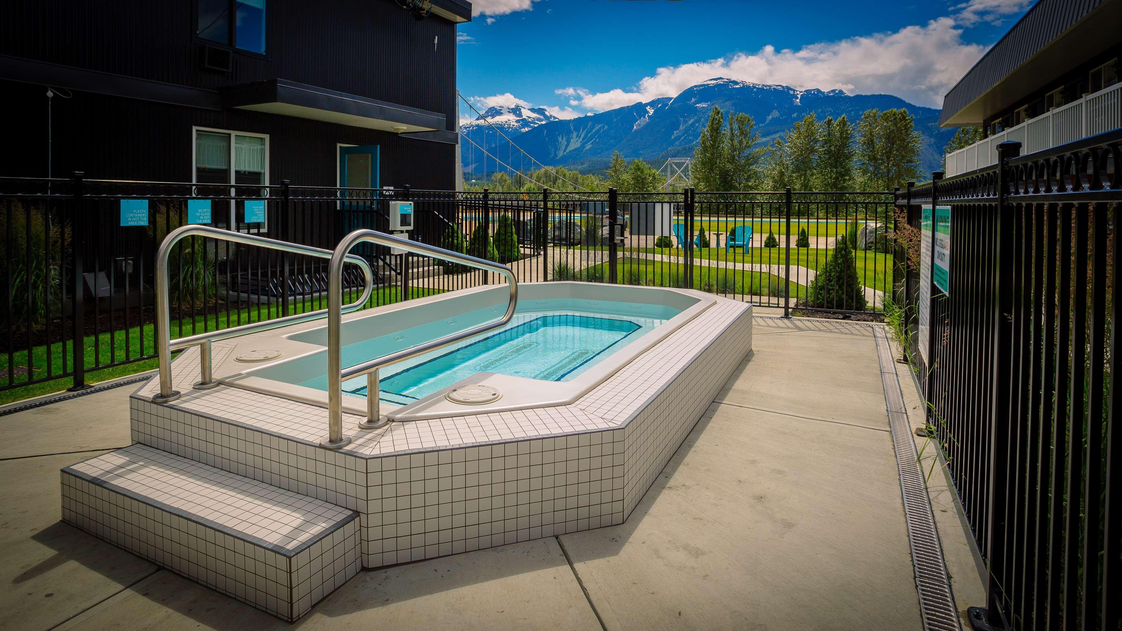 Stoke Hotel Surestay Collection By Best Western Revelstoke Exterior foto