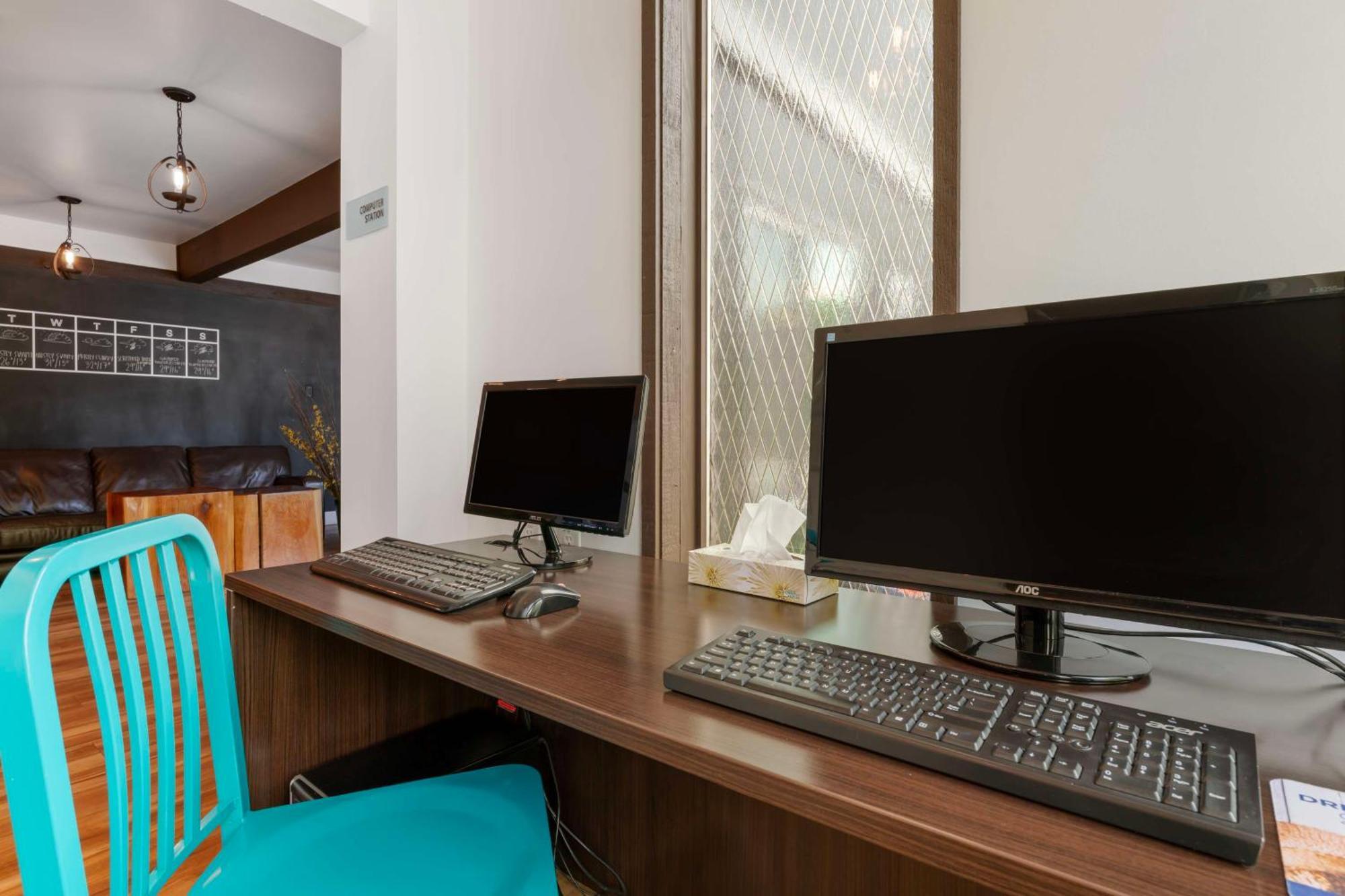 Stoke Hotel Surestay Collection By Best Western Revelstoke Exterior foto